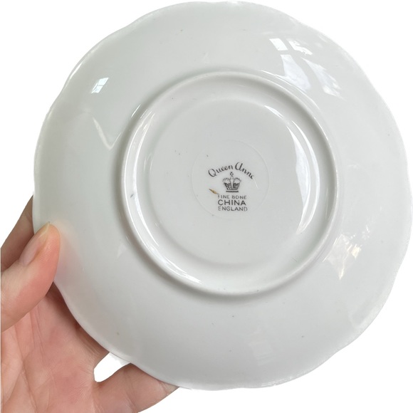 🎈2/$30 - QUEEN ANNE Fine Bone China Teacup & Saucer Set - Made in England. - Picture 6 of 6